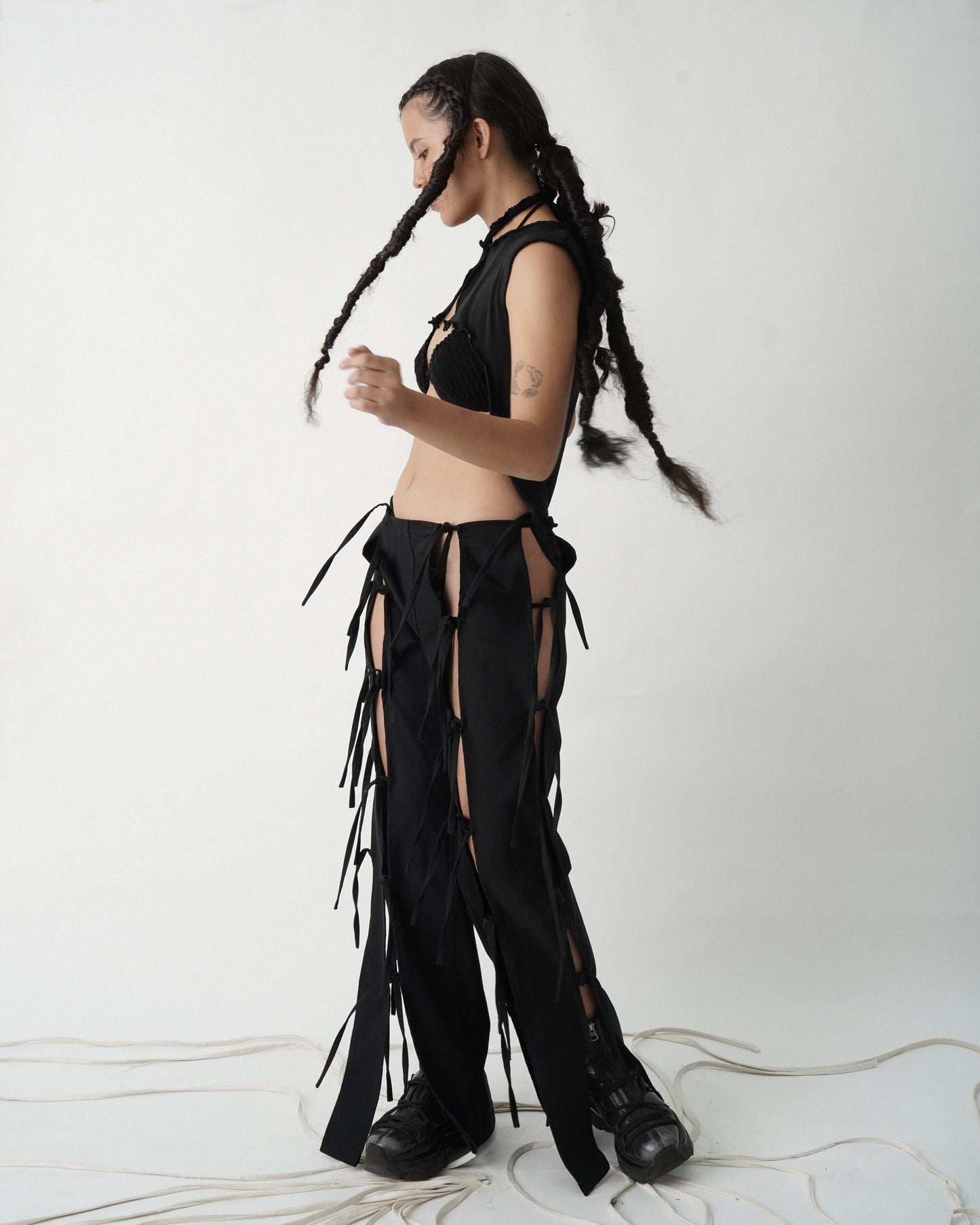 pantalón tiras, nudos y secretos