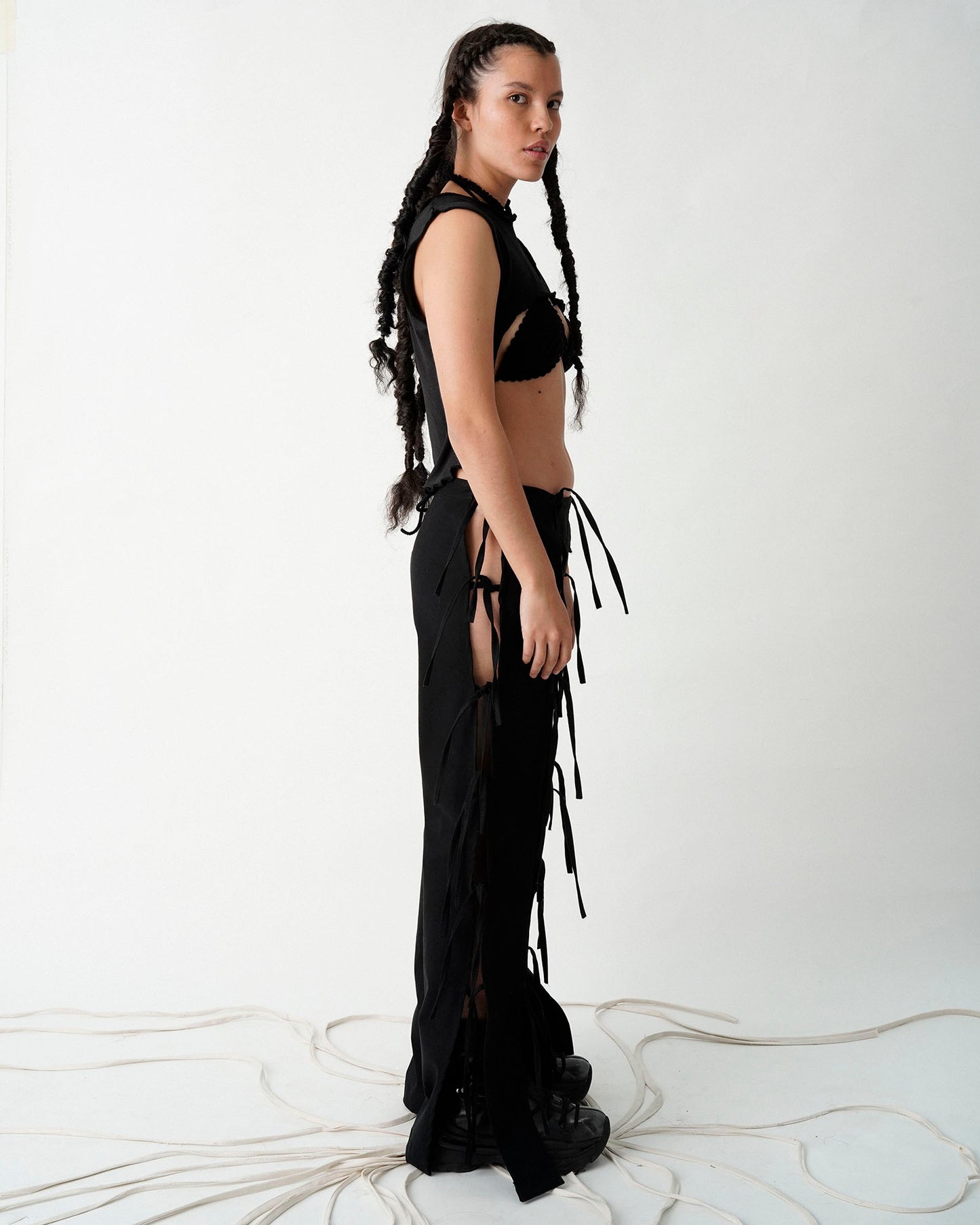 pantalón tiras, nudos y secretos