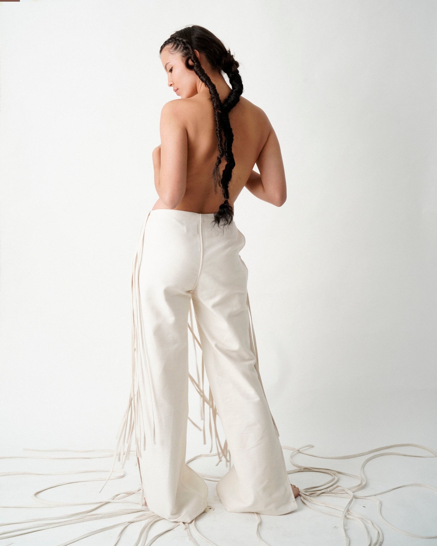 pantalón tiras largas, nudos y secretos